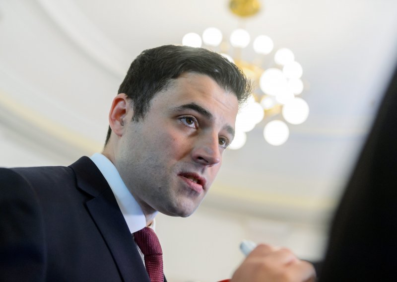 Bernardić: Mene bi razapeli da sam govorio o djedu ustaši, bio u HDZ-u ili pjevao Čavoglave