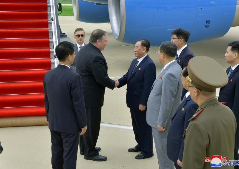 Pompeo idući tjedan u New Yorku s generalom Kim Yong Cholom