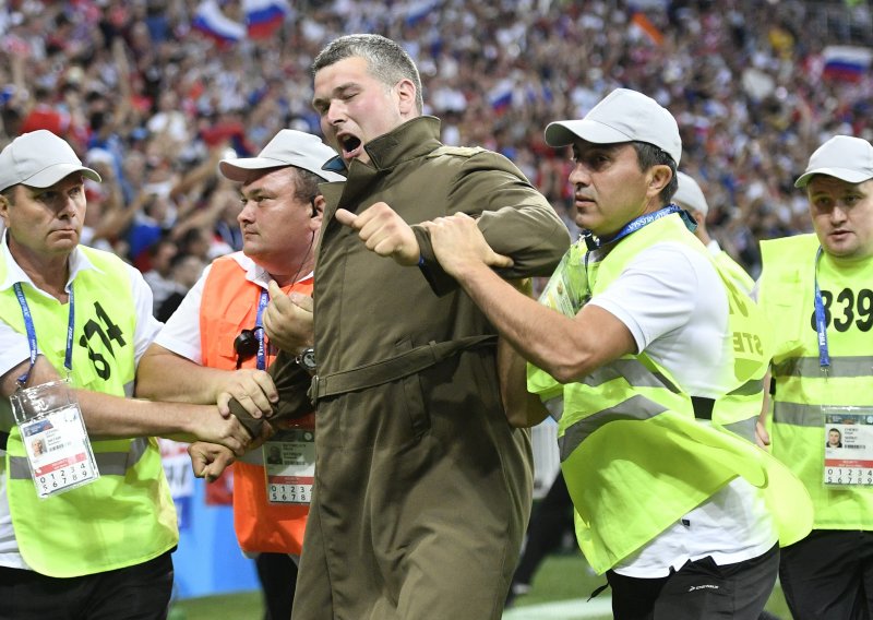 Incident na utakmici u Sočiju; ruski navijač se sigurno kasnije nije dobro proveo...