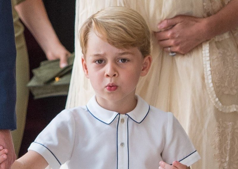 Princ George na krštenju mlađeg brata odjeven je isto kao i William kad se krstio Harry