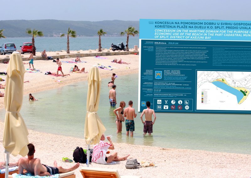 Ovakve ploče viđat ćete na svim plažama u splitskoj županiji