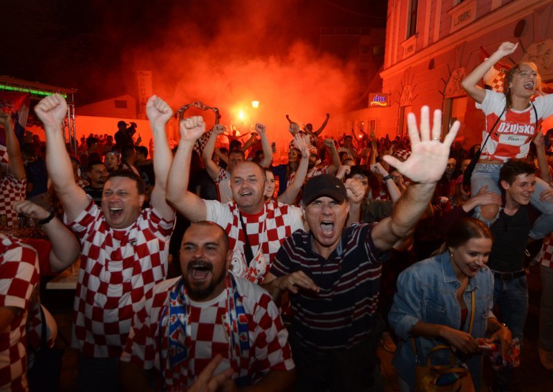 [FOTO] Slavlje nakon pobjede okrenulo Hrvatsku naglavačke. Neki su zavrtili janje u autu