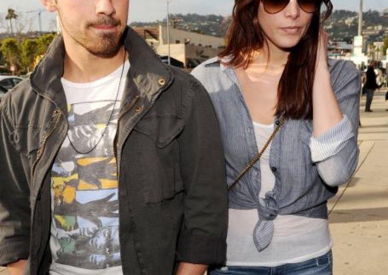 Prekinuli Joe Jonas i Ashley Greene