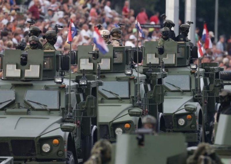 Vojni mimohod na HRT-u gledalo 473 tisuće ljudi