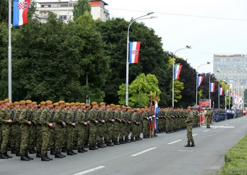 Nije točno da nismo zvali Granića i Jarnjaka, obojica stižu na mimohod i u Knin