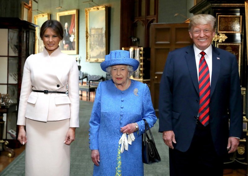 Trump i Melania popili čaj s britanskom kraljicom Elizabetom