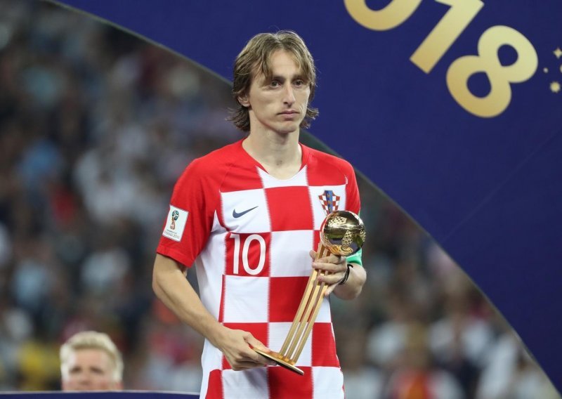 Luki Modriću dodijeljena Zlatna lopta: Najbolji nogometaš Svjetskog prvenstva!