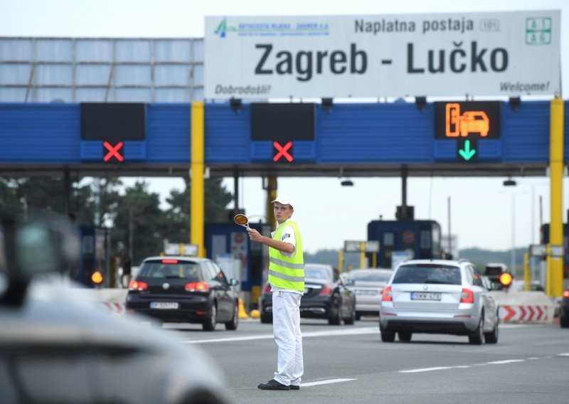 Bez većih gužvi na cestama i naplatnim postajama