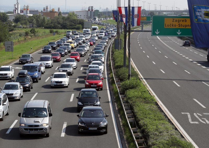 Vozači oprez, srna na autocesti Bregana-Lipovac