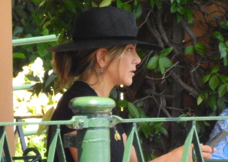 Prvo ljeto nakon razvoda: Evo s kim Jennifer Aniston uživa na talijanskoj obali