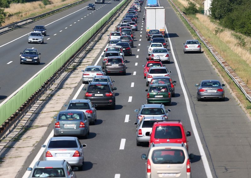 Na većini autocesta u ljetnim mjesecima veći promet nego lani