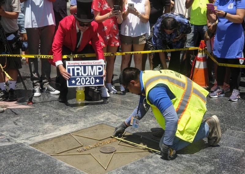 [VIDEO] Krampom uništio Trumpovu zvijezdu na Stazi slavnih u Hollywoodu