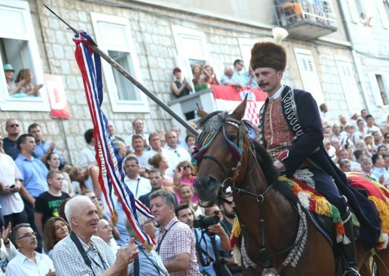 Frano Ivković slavodobitnik je 300. Sinjske alke