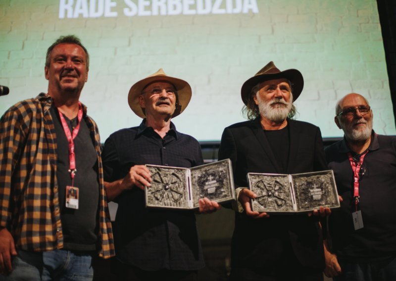 Mustafi Nadareviću i Radi Šerbedžiji dodijeljena nagrada 50 godina