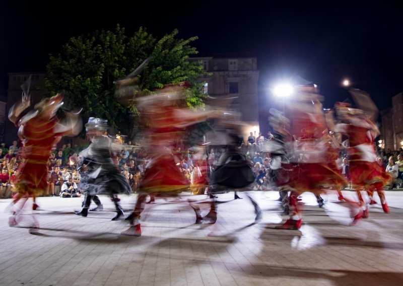 Pogledajte korčulansku morešku