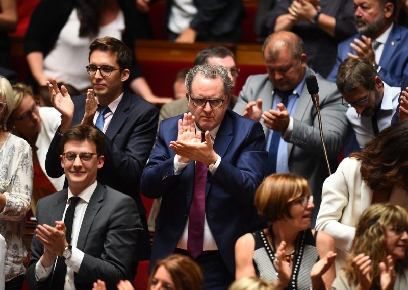 Francuska vlada glatko prošla glasanje o povjerenju