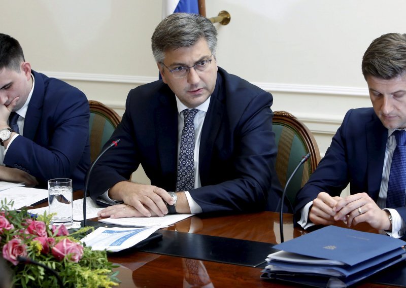 Plenković i Marić potvrdili: Smanjuje se PDV na meso, ribu, voće, povrće i - pelene!