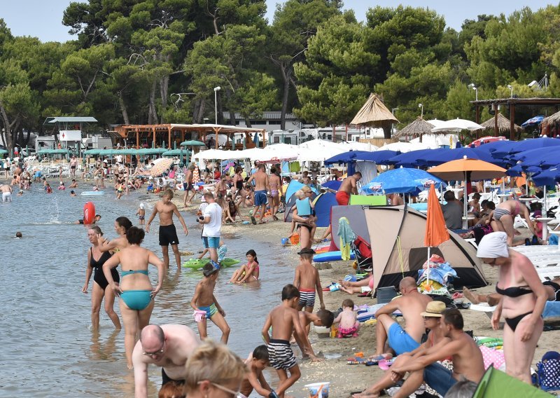 Jadranski gradovi pucaju po šavovima; ljeti u njima živi i pet puta više ljudi