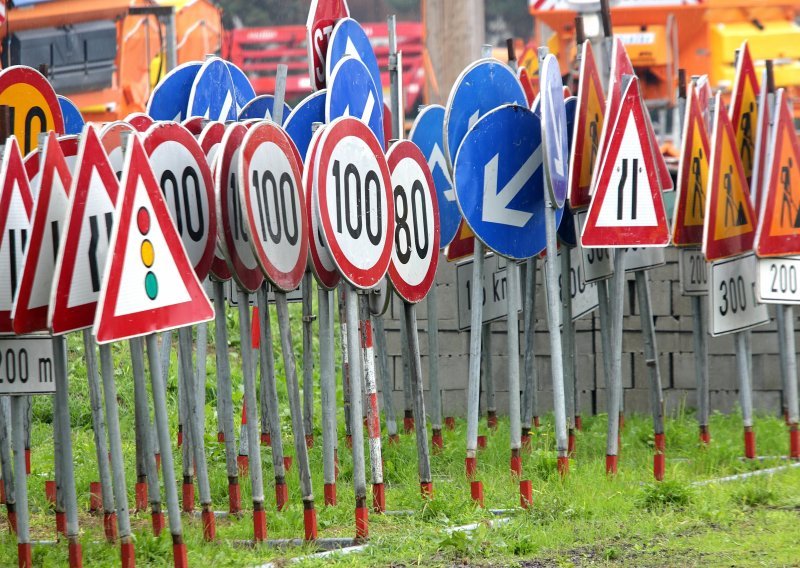 Zagreb nabavlja nove prometne znakove za 5,7 milijuna kuna