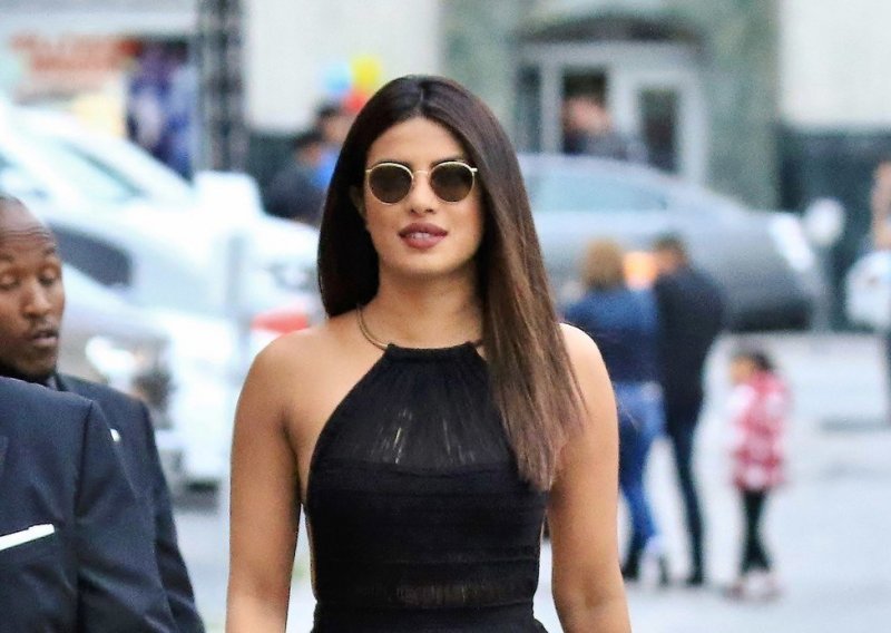 Prekrasna Priyanka Chopra i dalje odbija službeno potvrditi svoje zaruke