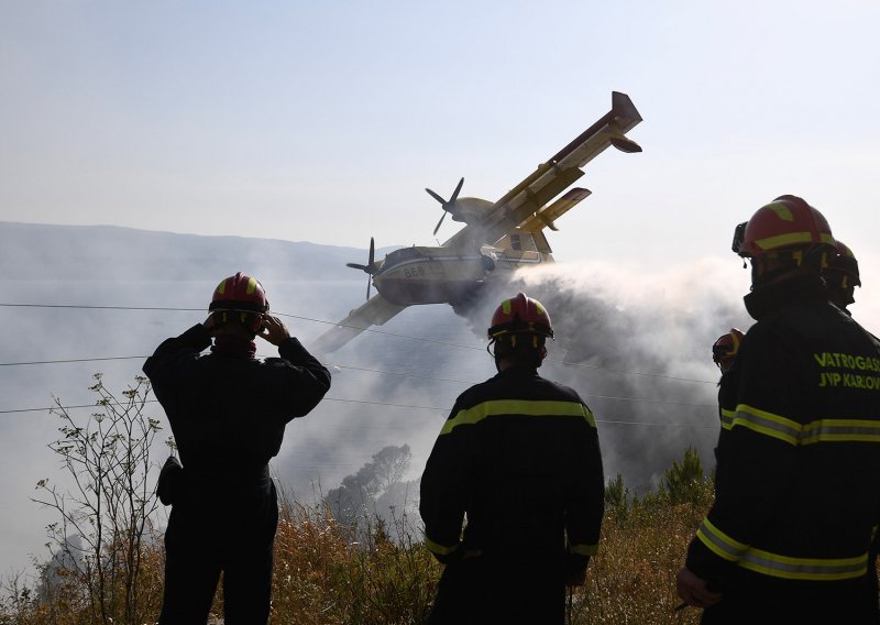 Policijski očevid u Lokvi Rogoznici: Uzrok požara otvoreni plamen ili žar