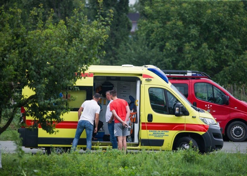 Djevojčica koju su roditelji u Rovinju ostavili po suncu u autu još je uvijek u teškom stanju