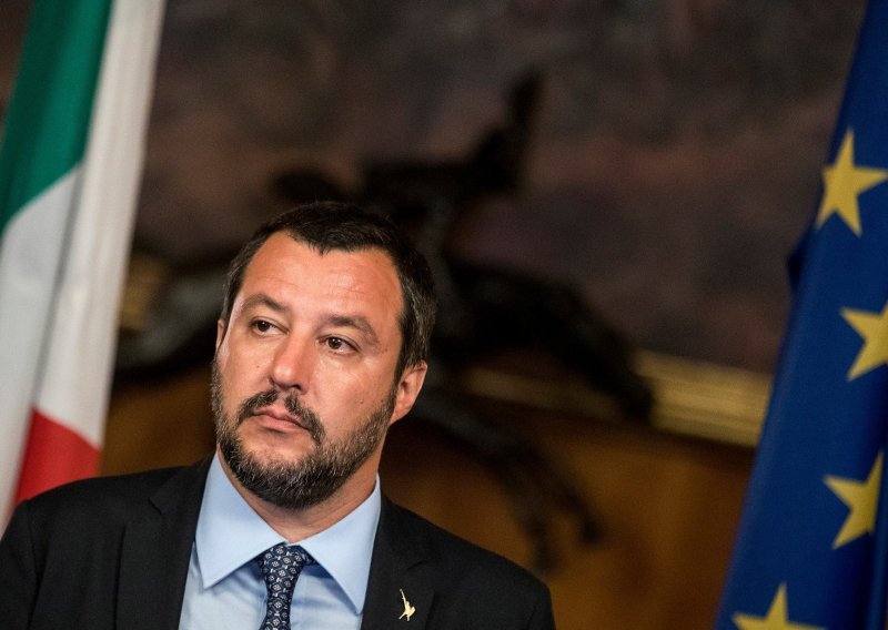 'Salvini je kao Poncije Pilat'
