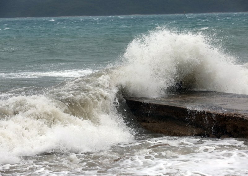 Poznati svjetski meteoservis najavio kakva nas jesen očekuje; na Jadran stižu oluje