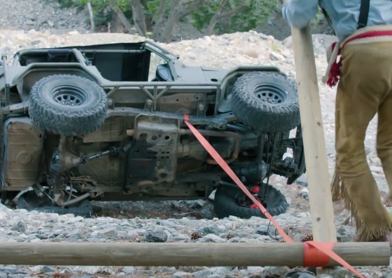 Evo kako možete izvući automobil iz gliba s dvije grede i malo špage
