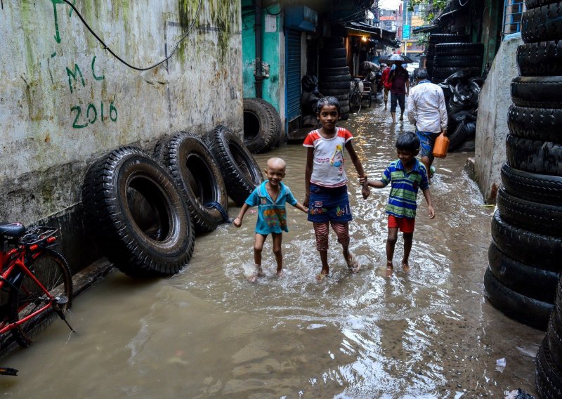 Više od 300 mrtvih u nezapamćenim monsunskim poplavama u Indiji