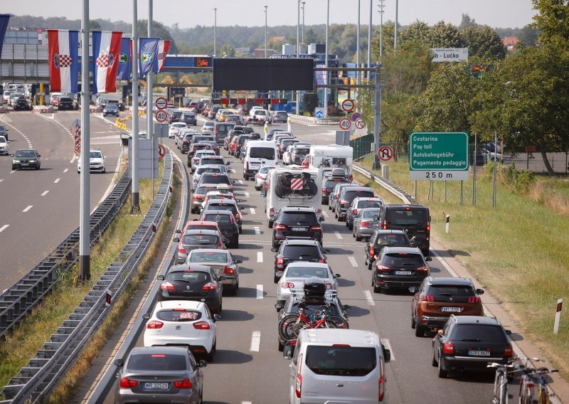 Gužva u Lučkom, prometna nesreća usporava promet na A1