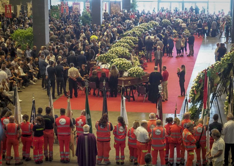 Dio obitelji bojkotirao pogreb stradalih u Genovi