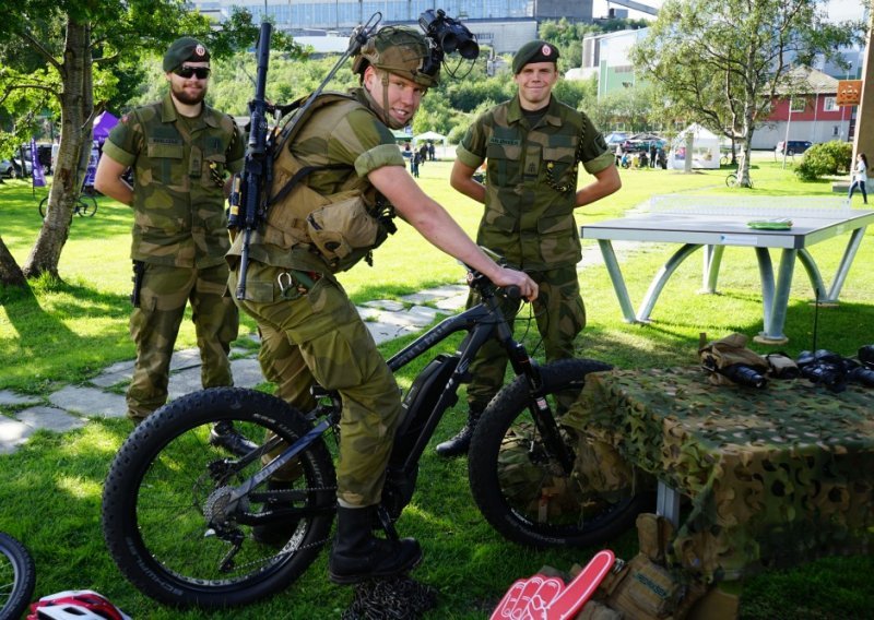 Norveški policajci red će uskoro uvoditi na - električnim biciklima