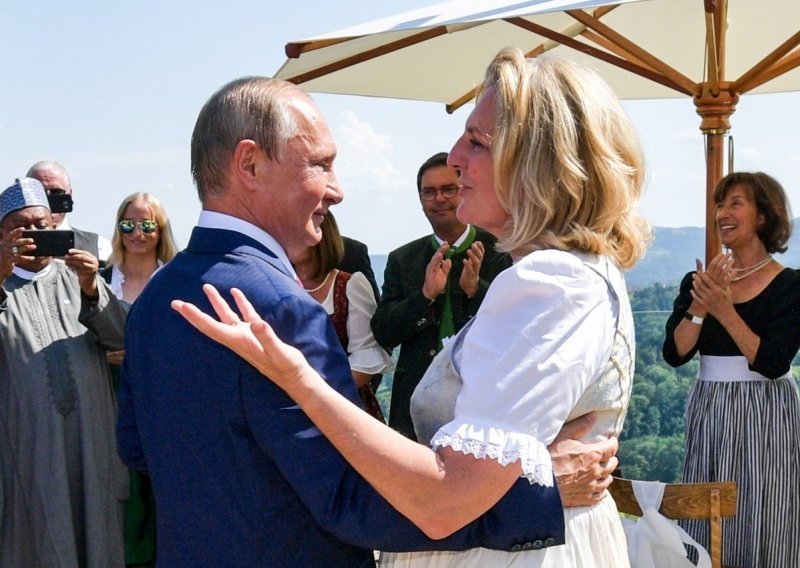 Tko je Karin Kneissl, austrijska ministrica kojoj je Putin plesao na vjenčanju