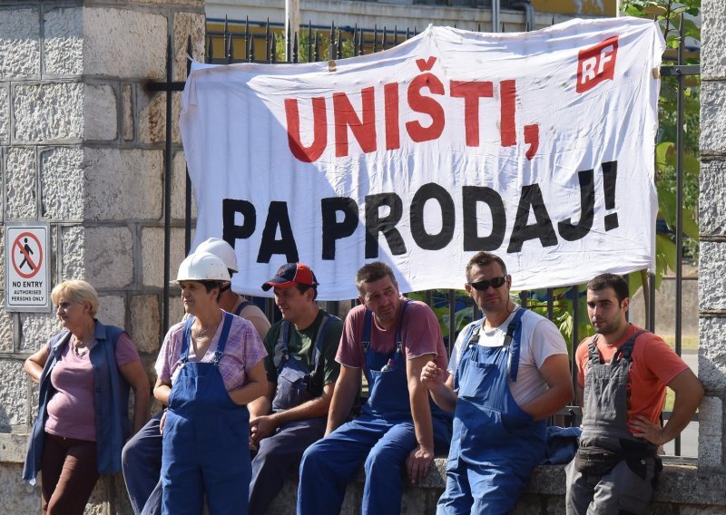 Kako će se isplatiti plaće radnicima ako su računi brodogradilišta u blokadi?