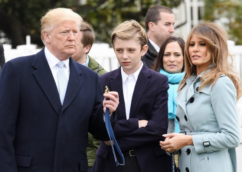 Barron Trump možda je smisao za modu naslijedio od majke, ali zato sve više sliči ocu