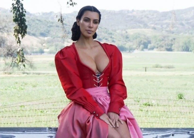 Nećete vjerovati što je ovoga puta naumila: Gola Kim Kardashian u novoj kampanji razbjesnila javnost