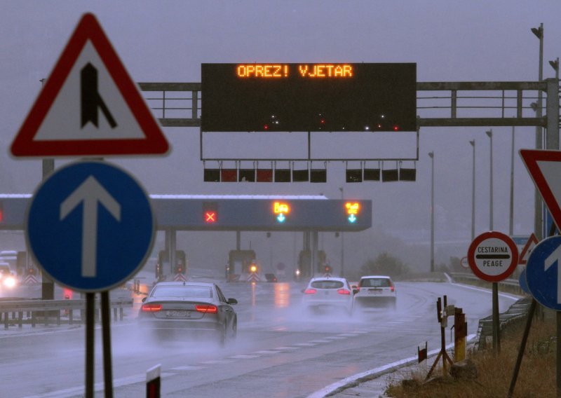 Dulja čekanja na graničnim prijelazima s BiH, pješak na autocesti Rijeka - Zagreb