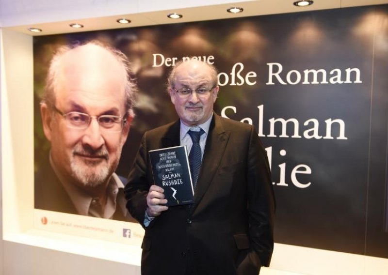 Salman Rushdie misli da poeziju treba učiti napamet, stručnjaci se slažu