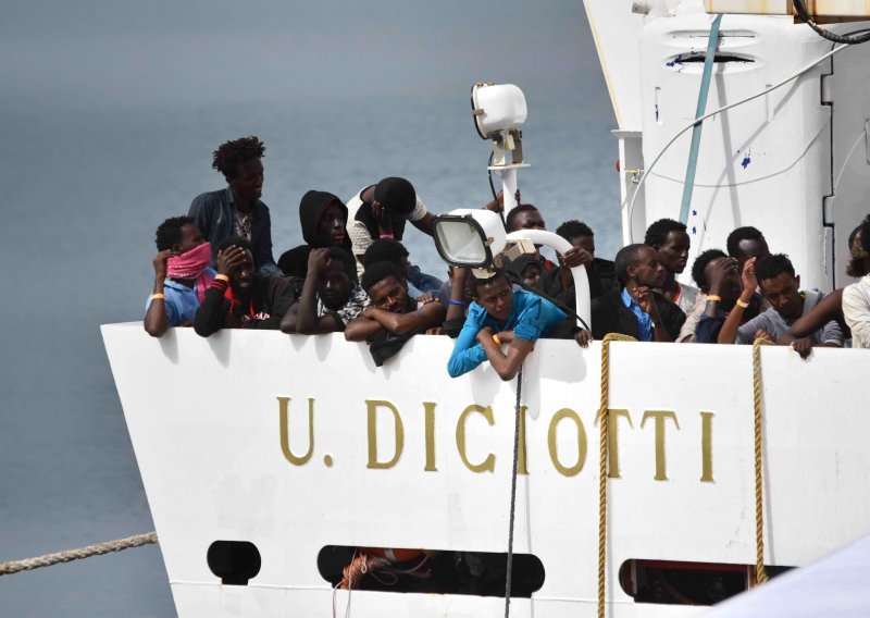 Italija i dalje vrši pritisak: Tražit će rotaciju luka za prihvat migranata u EU