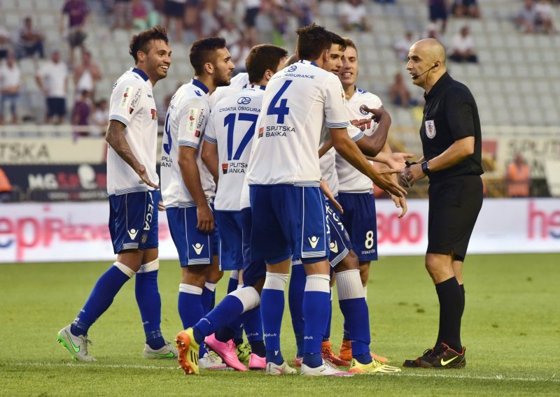 Imaju li Hajdukovi navijači snage za oprost? Poslušajte što je pjevao Bruno Marić