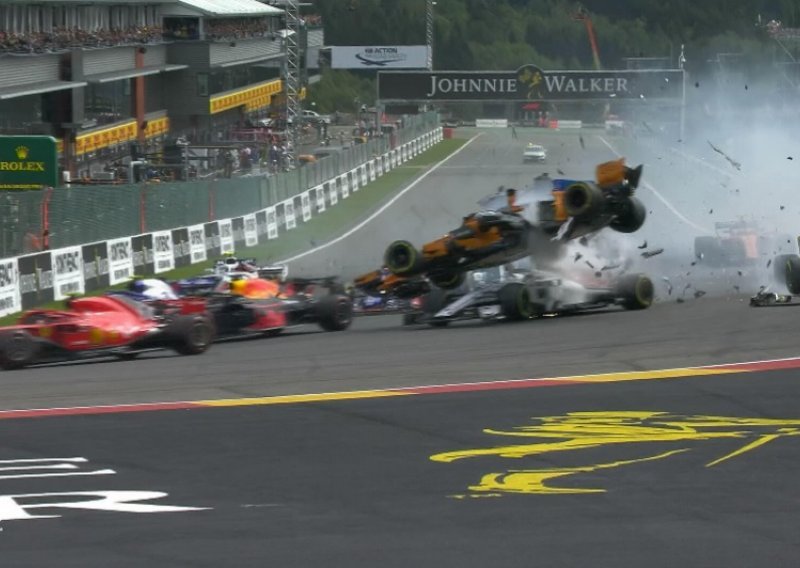 Fernando Alonso ponovo žrtva jezive nesreće na startu Velike nagrade Belgije