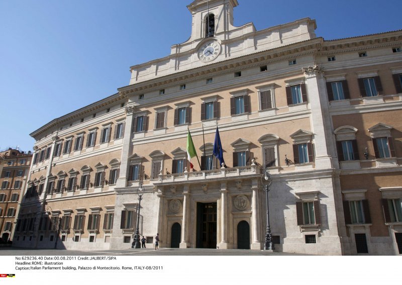 Italija reže broj parlamentaraca za 20 posto
