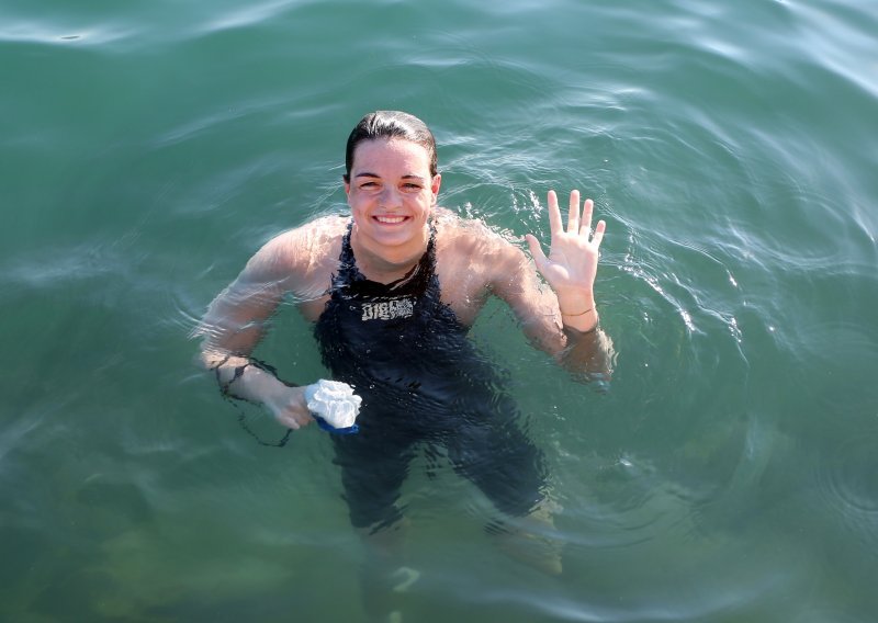 Dina Levačić preplivala na Havajima 42 kilometra; opekle su je meduze i prijetili morski psi