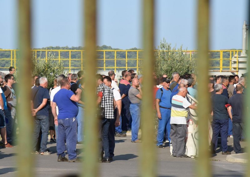 Radnici Uljanika primili plaće i vratili se na radna mjesta