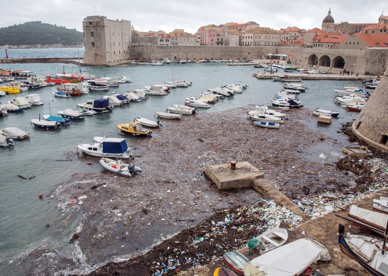 Svake minute kupi se milijun plastičnih boca, a u moru će ih uskoro biti više no riba