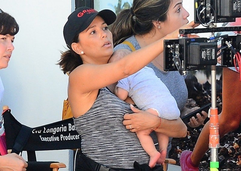 Radni dan s bebom: Eva Longoria ne odvaja se od sina jedinca