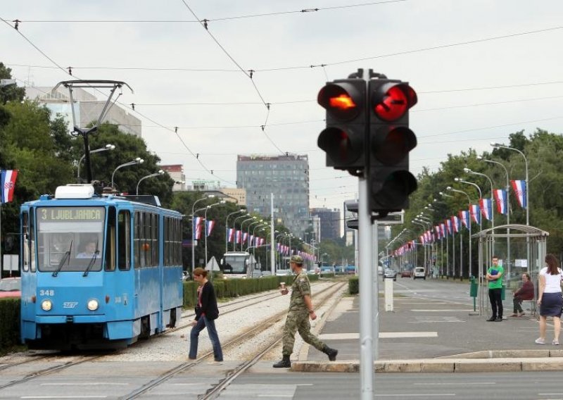 ZET mijenja linije zbog probe programa za mimohod