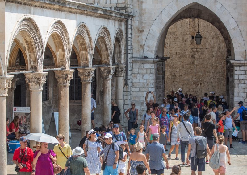 Odzvonilo gužvama u Dubrovniku: Istodobno će moći pristati samo dva kruzera