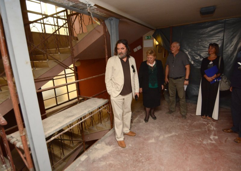 Gradonačelnik Čehok obišao radove na obnovi varaždinskog HNK